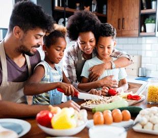 Família feliz preparando uma refeição saudável com frutas e vegetais, simbolizando a importância da medicina preventiva e o cuidado com a saúde no Dia Mundial da Saúde.