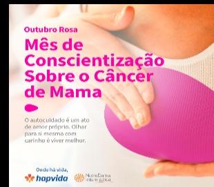 Imagem sobreposta com um seio de autoexame e mãos de mulher, contendo o texto Outubro Rosa: Mês de Conscientização Sobre o Câncer de Mama, simbolizando a importância da informação para a cura.
